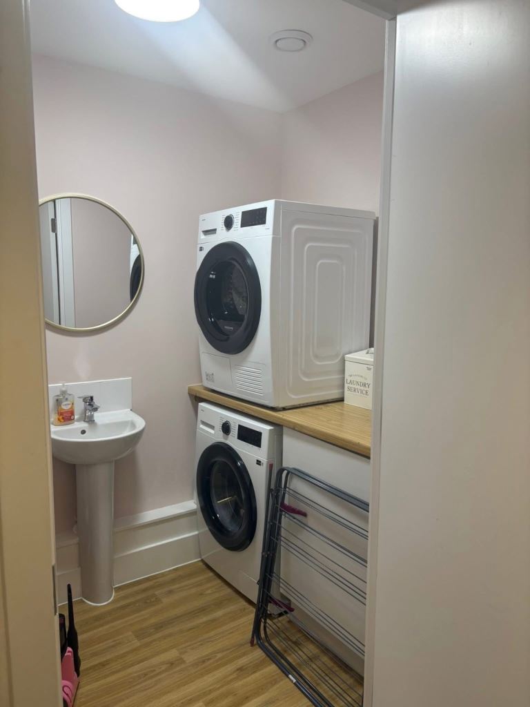 Large 2 bedroom Flat to swap- looking for a 3 bedroom in Oxford 
