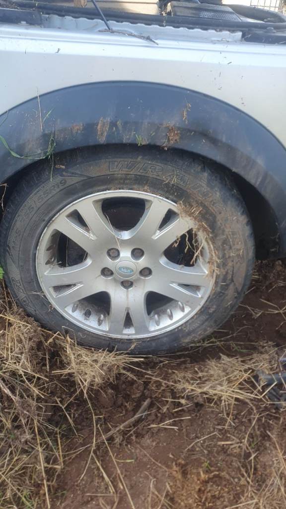 Land rover discovery 3 wheels range rover sport 19 inch alloys with good tyres