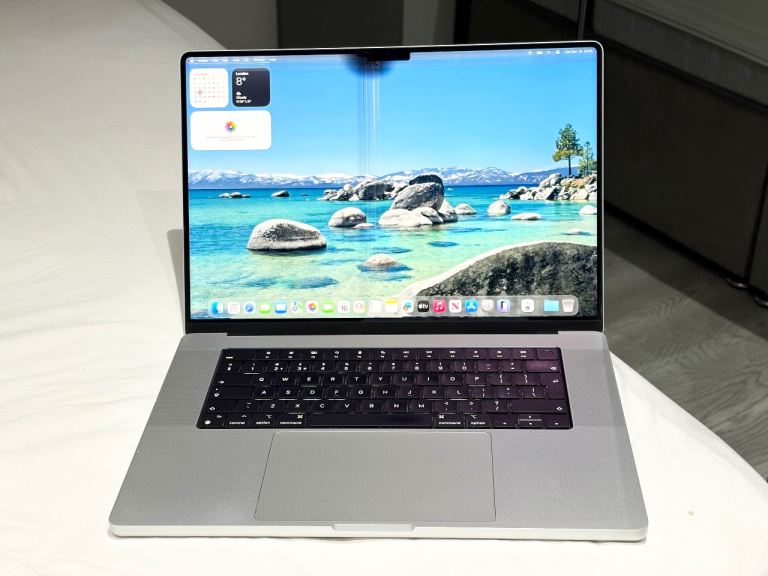 SCREEN ISSUE (HAS LINES) MACBOOK PRO 2021 16” LAPTOP M1 PRO, 32GB RAM CYCLE COUNT 116,BATT HLTH 97% 