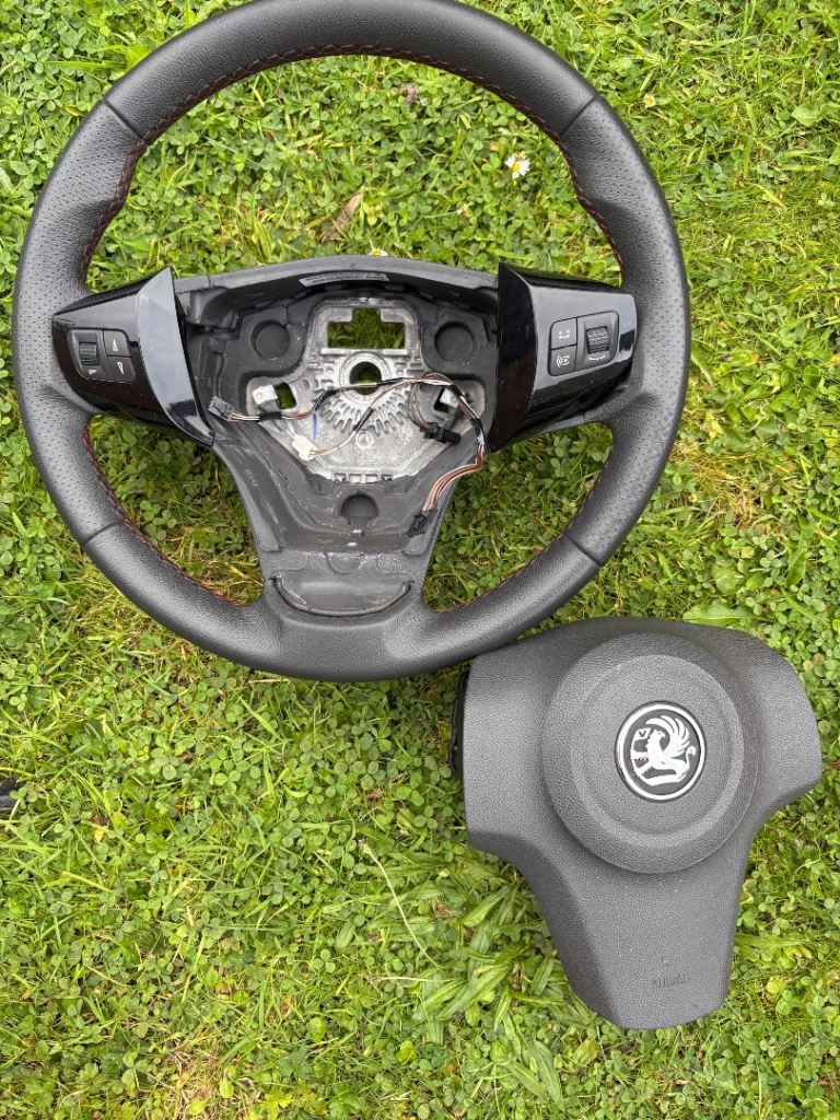 Steering wheel 