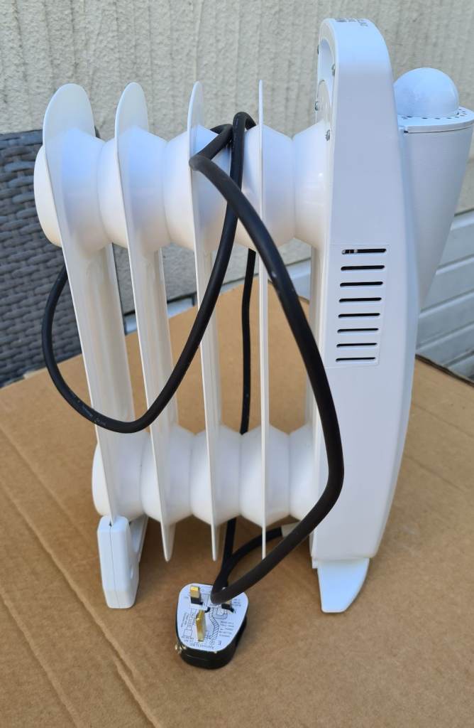 Essentials 500W Electric Portable Oil-Filled Radiator – White