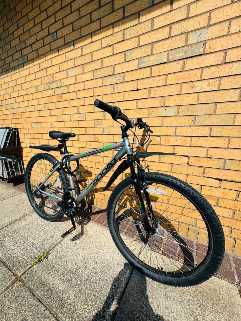 2-months-old Apollo Slant 17" frame mountain bike with mudguards + lock.