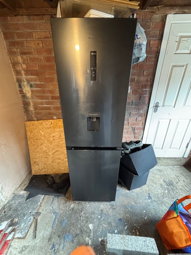Hisense Black Fridge Freezer with Water Dispenser