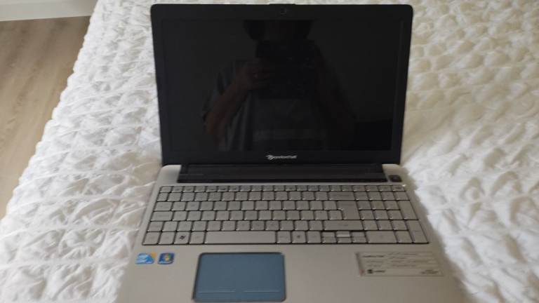Packard Bell Easy Note TX86 with Ubuntu lynx operating system.  