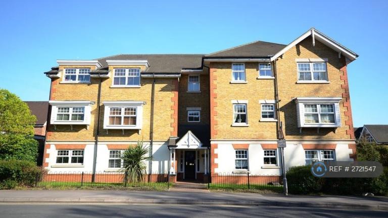 2 bedroom flat in Fernbank Road, Ascot, SL5 (2 bed) (#2721547)