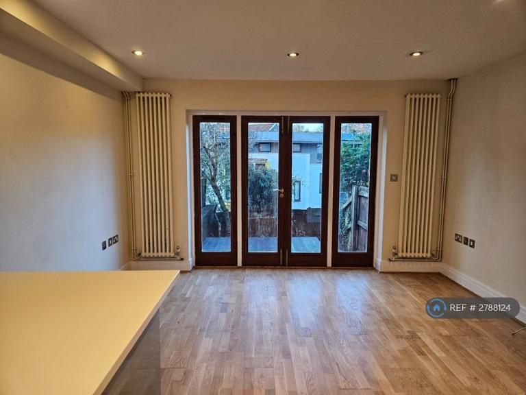 3 bedroom house in Wellington Place, Bristol, BS6 (3 bed) (#2788124)