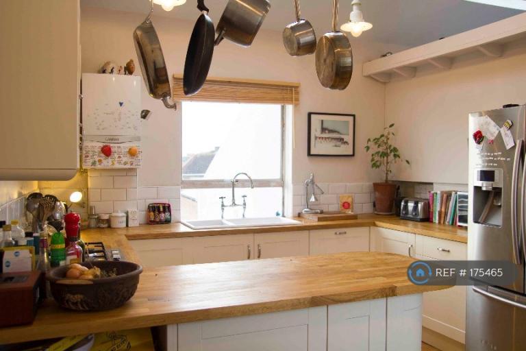 1 bedroom in Alvington Crescent, London, E8 (#175465)