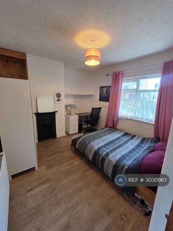 1 bedroom in King Alfred Avenue, London, SE6 (#3030967)