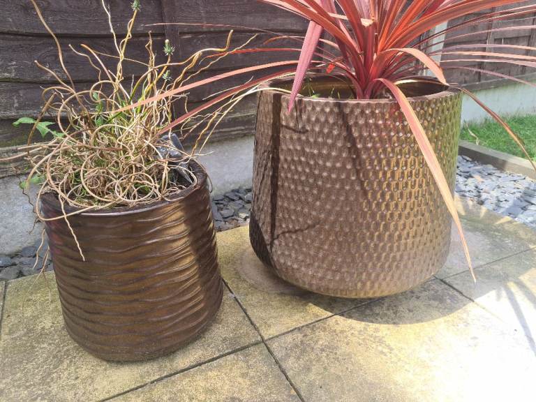 Set of 2 bronze heavy garden planters plant pots