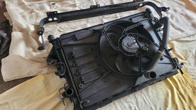 Ford kuga mk1 all parts available, breaking spares