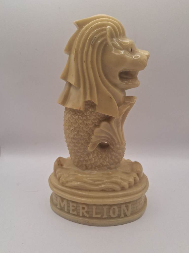 Vintage Singapore Merlion sculpture 