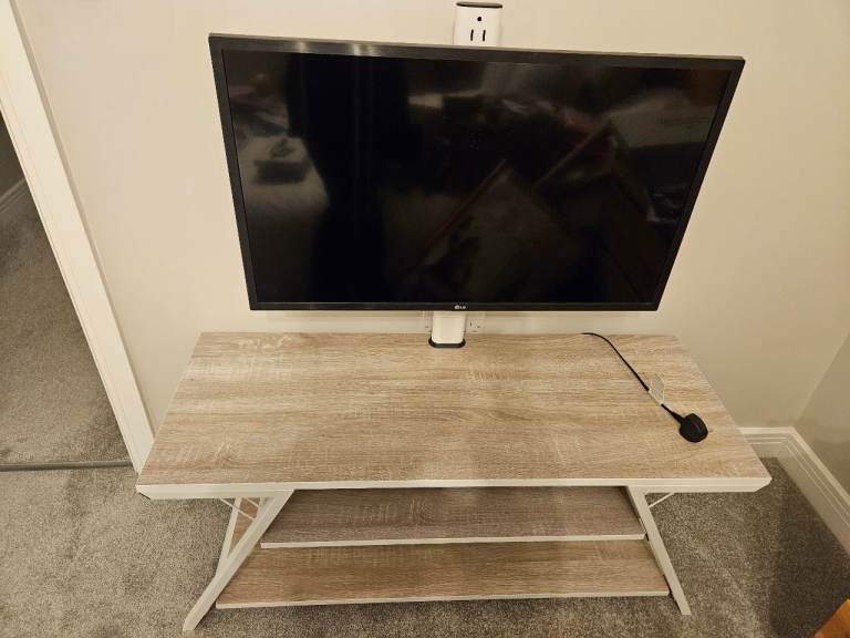 28 inch Tv and stand