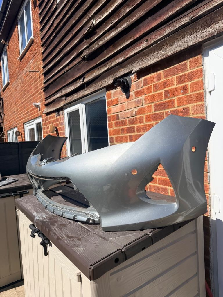 Toyota auris front bumper 