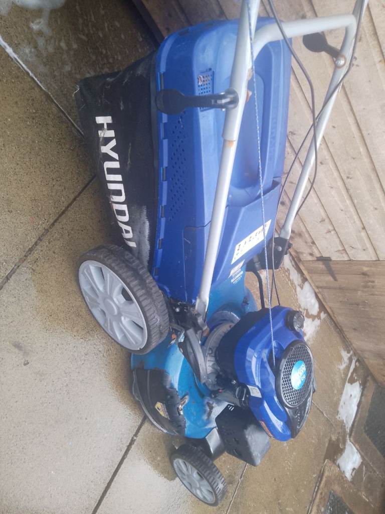 21" Hyundai hand propelled petrol lawnmower..
