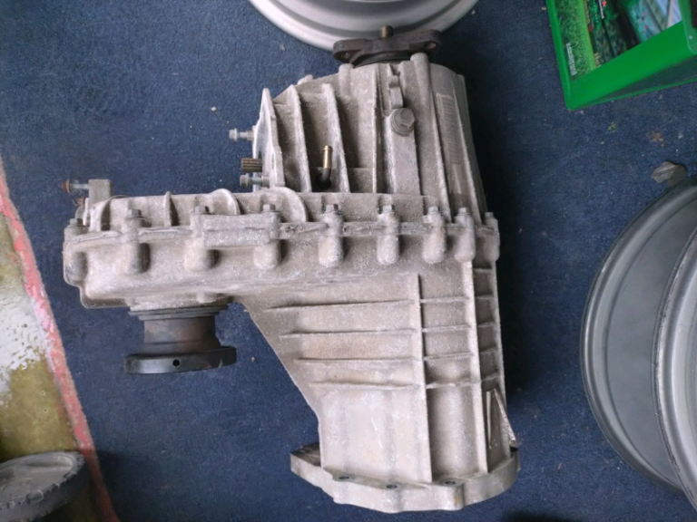 Porsche Audi VW Cayenne Q7 Touareg transfer case. Motor not included. 