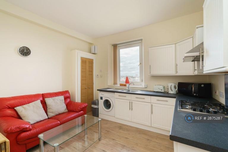 1 bedroom flat in Glenbervie Road, Aberdeen, AB11 (1 bed) (#2875287)