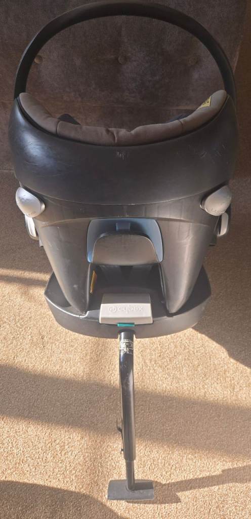 Cybex platinum baby car seat with aton Q isofix base 0 to 13kg