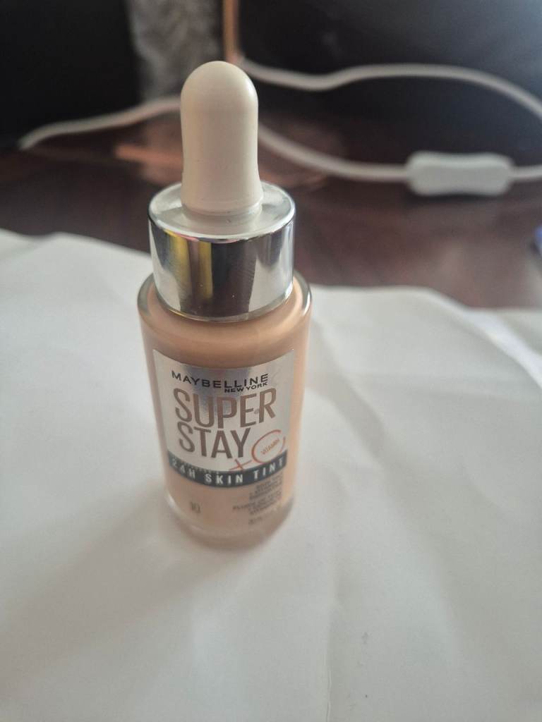 Maybeline skint tint ahade 10
