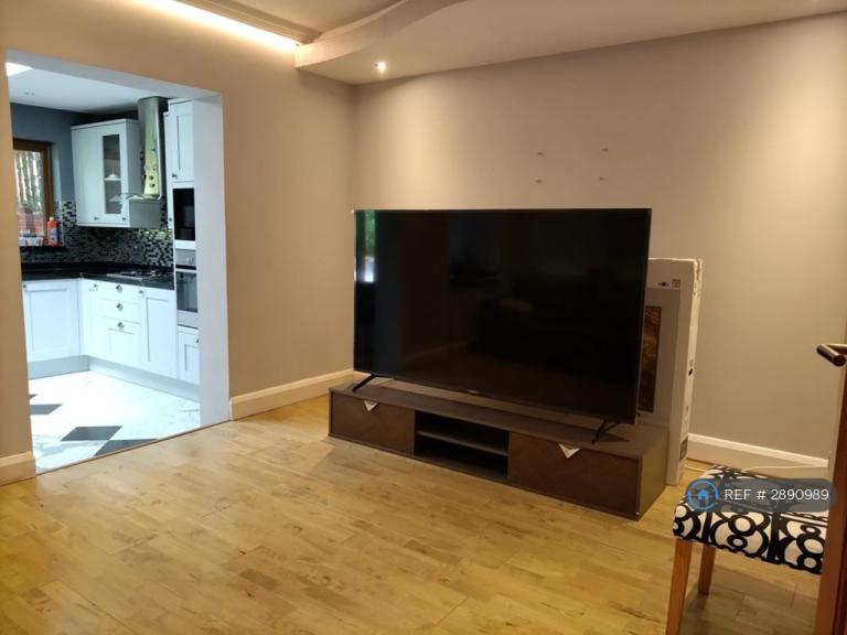 3 bedroom house in Cowper Close, Welling, DA16 (3 bed) (#2890989)