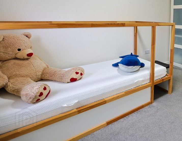 Single Bed with memory foam mattress 
