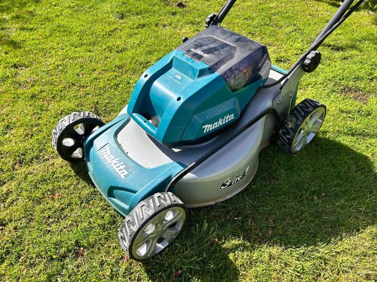 Makita electric lawnmower 