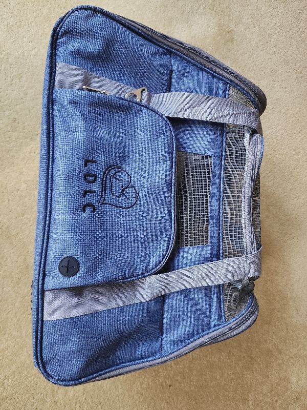 Soft pet carrier