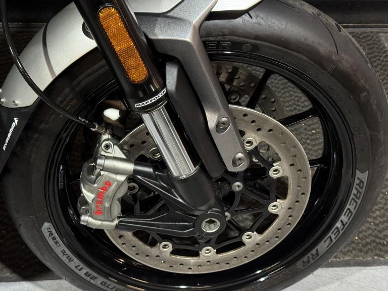 TRIUMPH SPEED TWIN 1200 Only 4965 Miles -Fairing  Tail Tidy 