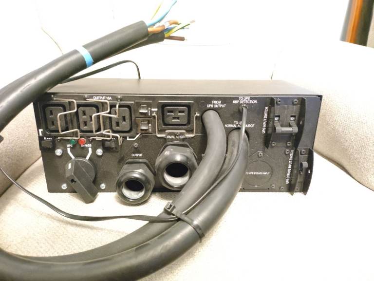 image for Eaton HotSwap Power Distribution Unit PDU MBP 11000i 3:1 Black U3 MBP11KI31