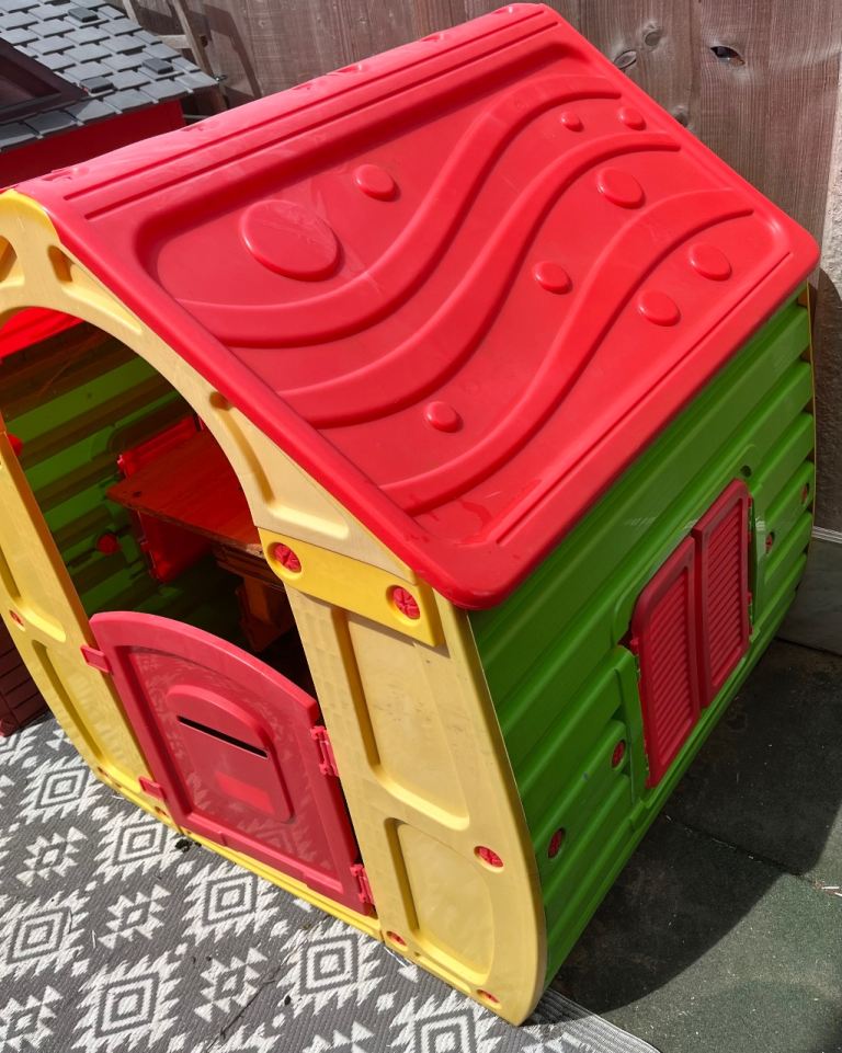 Wendy house / play house 