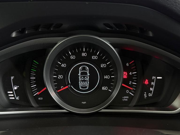 2016 Volvo V40 D2 [120] Momentum Nav Plus 5dr Geartronic HATCHBACK DIESEL Automatic