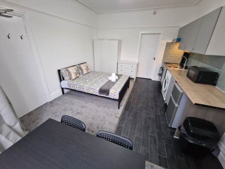 Newly Refurbished Ground Floor Studio Flat with ALL Utility Bills included