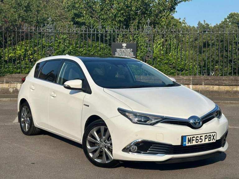 White 2015 Toyota Auris 1.8 VVT-h Excel CVT Euro 6 (s/s) 5dr