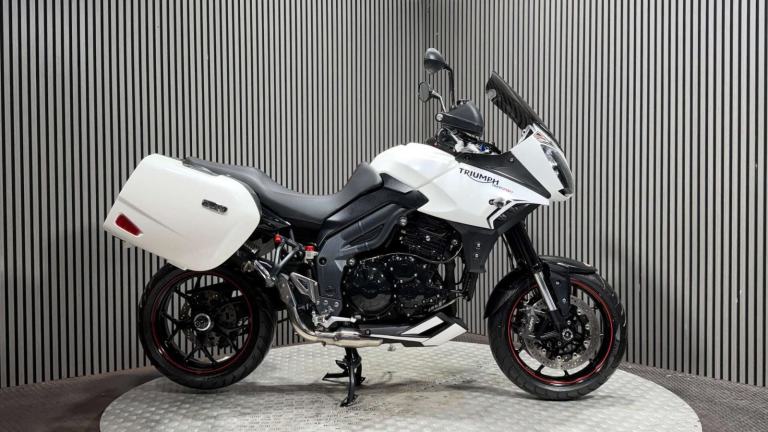 Triumph Tiger 2014 ONLY 12K ADVENTURE BIKE PANNIERS LONG MOT 1050CC