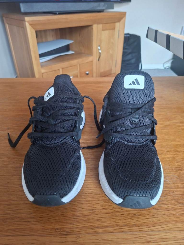 Adidas trainers size 4 only worn once 