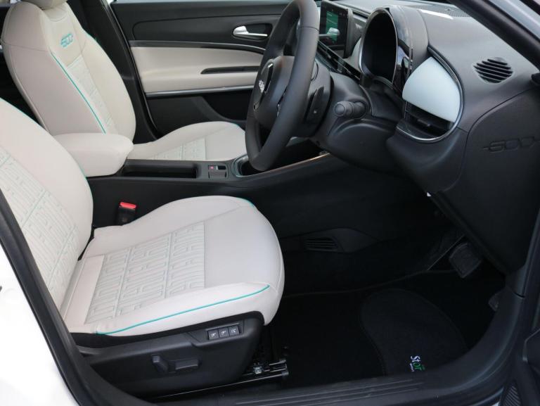 2025 Fiat 600 1.2 Hybrid 48V 136 La Prima 5dr eDCT-6 HATCHBACK PETROL Automatic