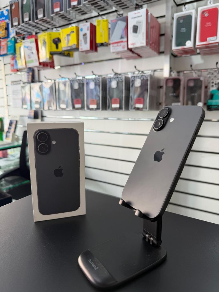 Apple iPhone 17 256GB Black (Unlocked) Immaculate Condition 100% 🔋
