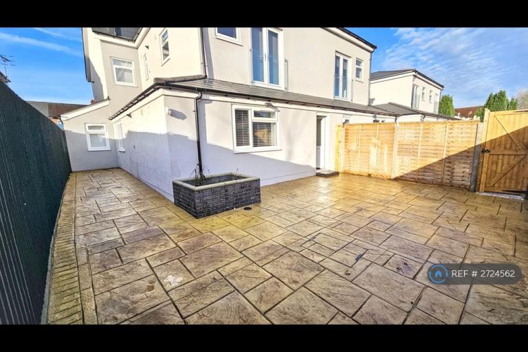 1 bedroom flat in Alexander Beau Court, Cardiff, CF14 (1 bed) (#2724562)