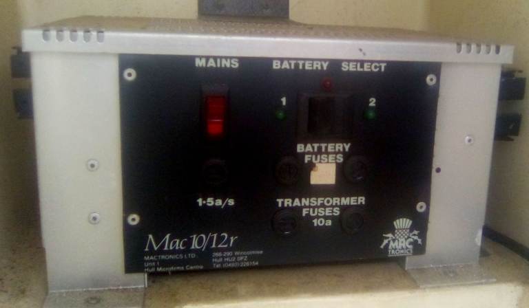 TRANSFORMER / CHARGER 12 V MAC 10/12 FOR CARAVAN/MOTORHOME.etc CONNECTS TO MAINS *(POSTAGE POSSIBLE 