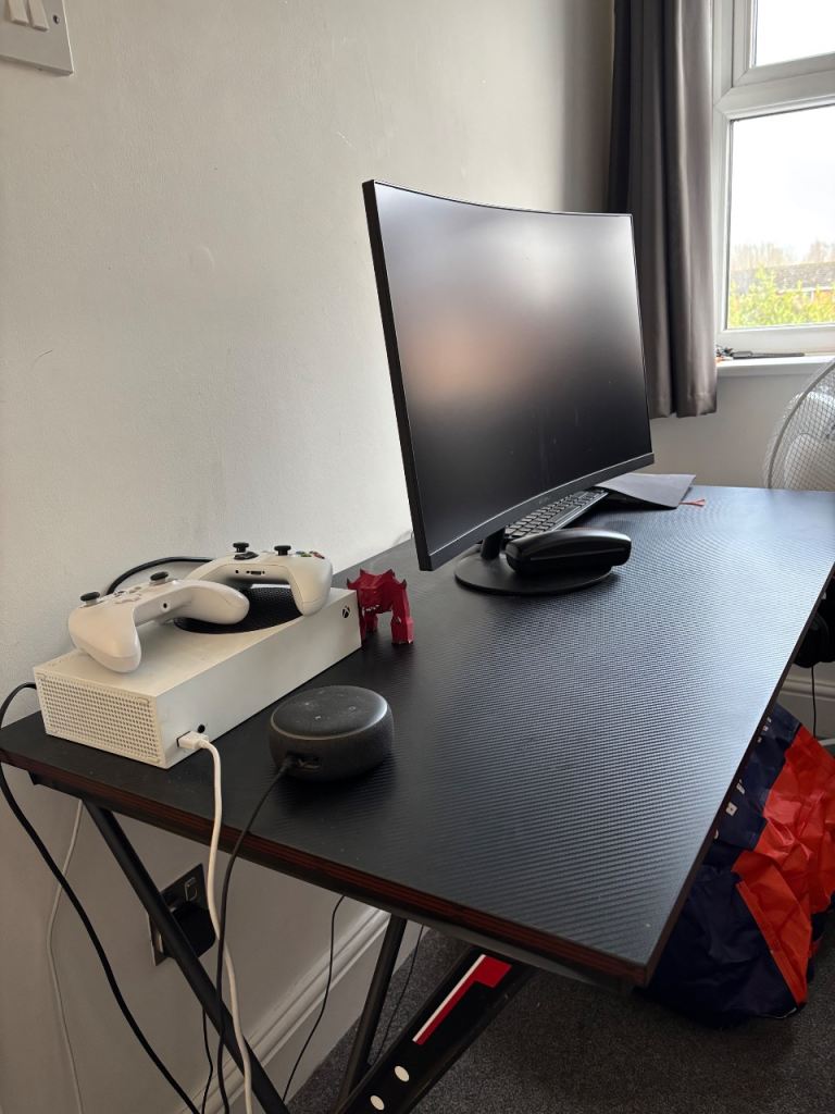 Gaming desk 