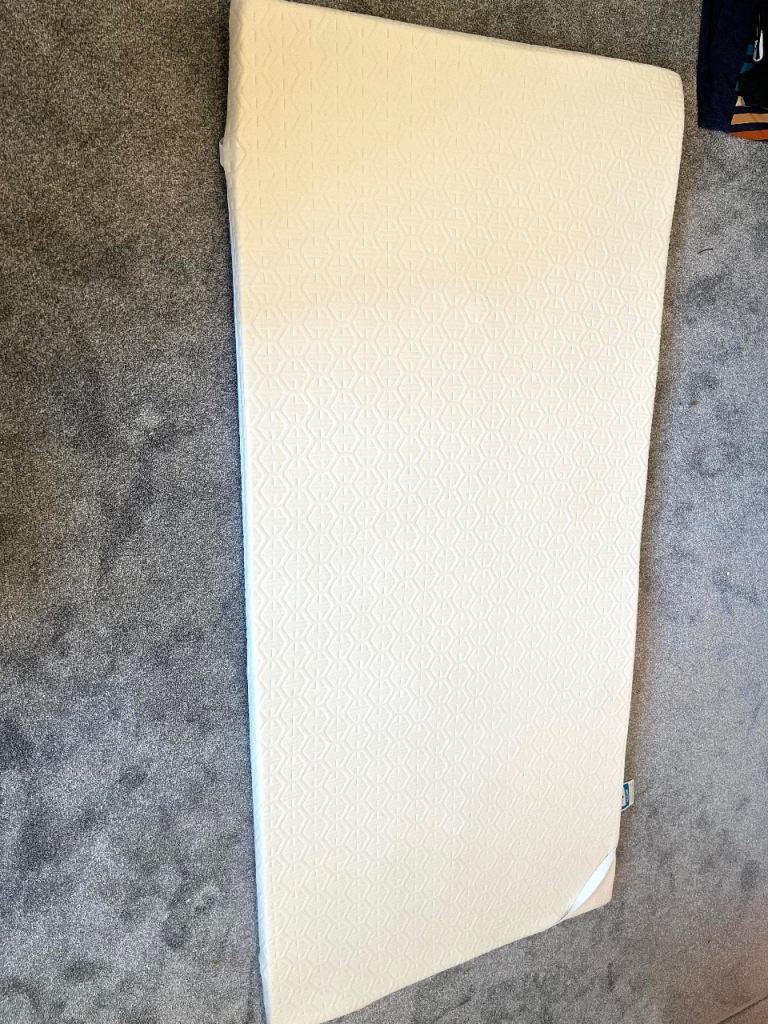 Single bed mattress topper 