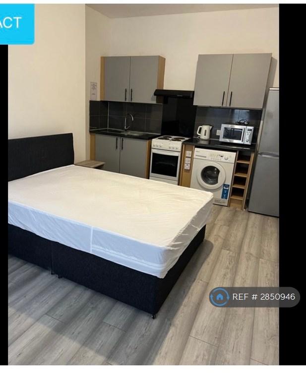 8 bedroom house in Sheffield Road, Barnsley, S70 (8 bed) (#2850946)