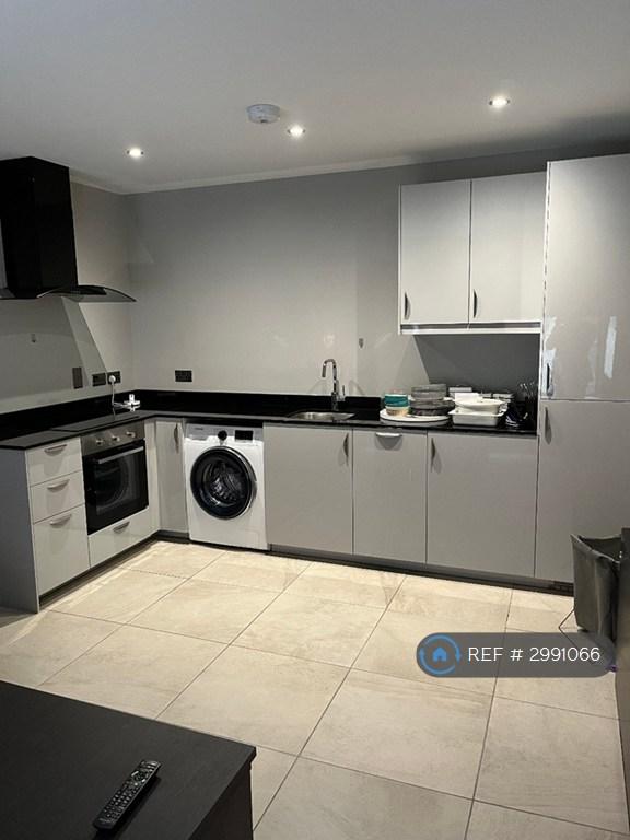 Studio flat in Trafalgar House, Leeds, LS1 (#2991066)