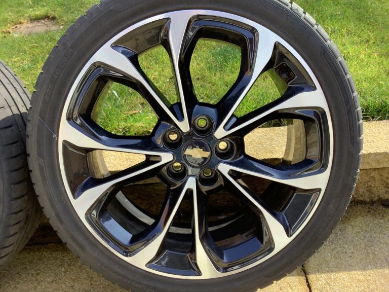 Alloy wheels fit Astra K 5bolt or similar excellent condition. Spruce up your Astra!