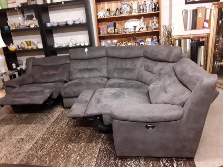 Fab vintage gold bushy 5ft Christmas tree Low Cost Moves 2nd Hand Furniture STALYBRIDGE SK15 3DN