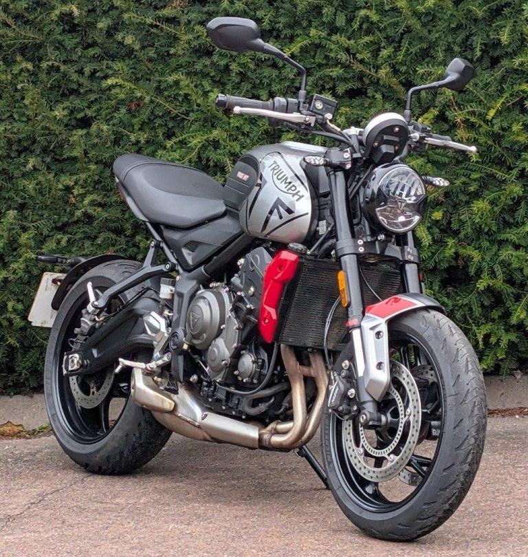TRIUMPH TRIDENT 660 - 2024 24 - 1 OWNER - LOW MILES
