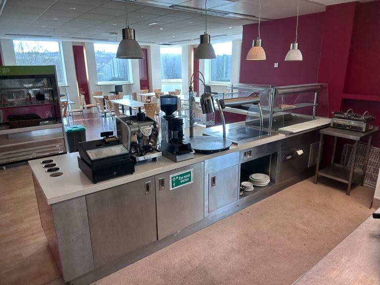 JOB LOT DEAL Fully Equipped Café/Restaurant/Takeaway – Commercial Kitchen + Seating – Ready to Trade