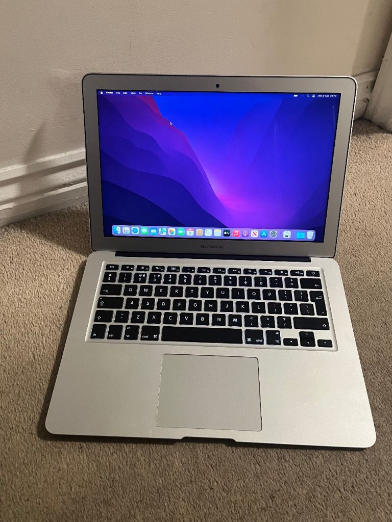 Apple MacBook Air.   Core i7 and 8 Ram.  Fast MacBook. …