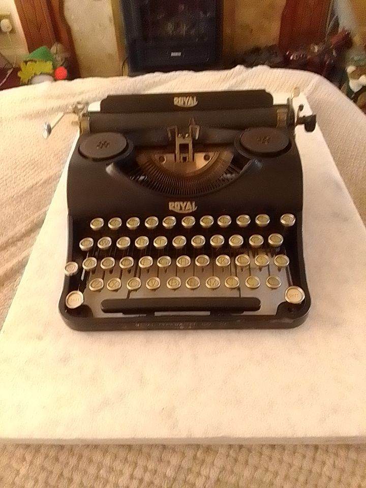 Vintage royal portable typewriter company of new York 