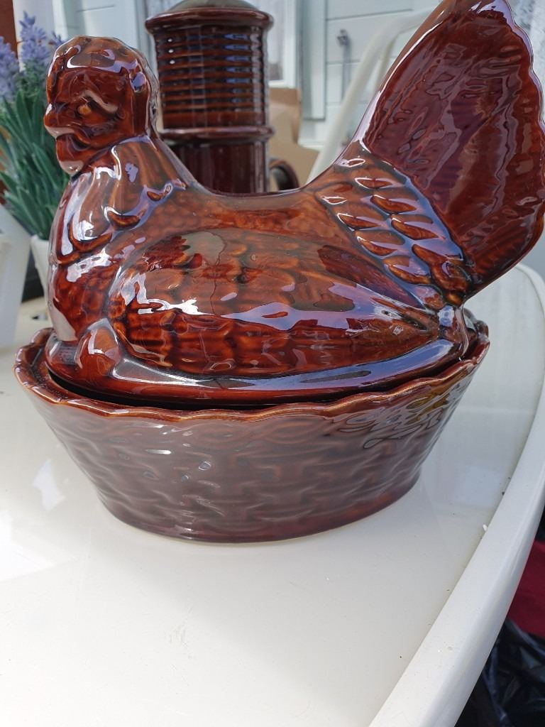 Denmead pottery ceramic brown egg holder chicken