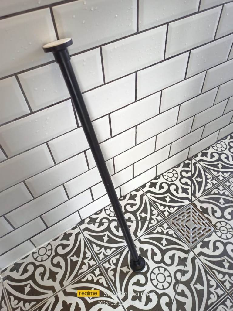 Black metal telescopic Retractable extendable shower curtain pole rail